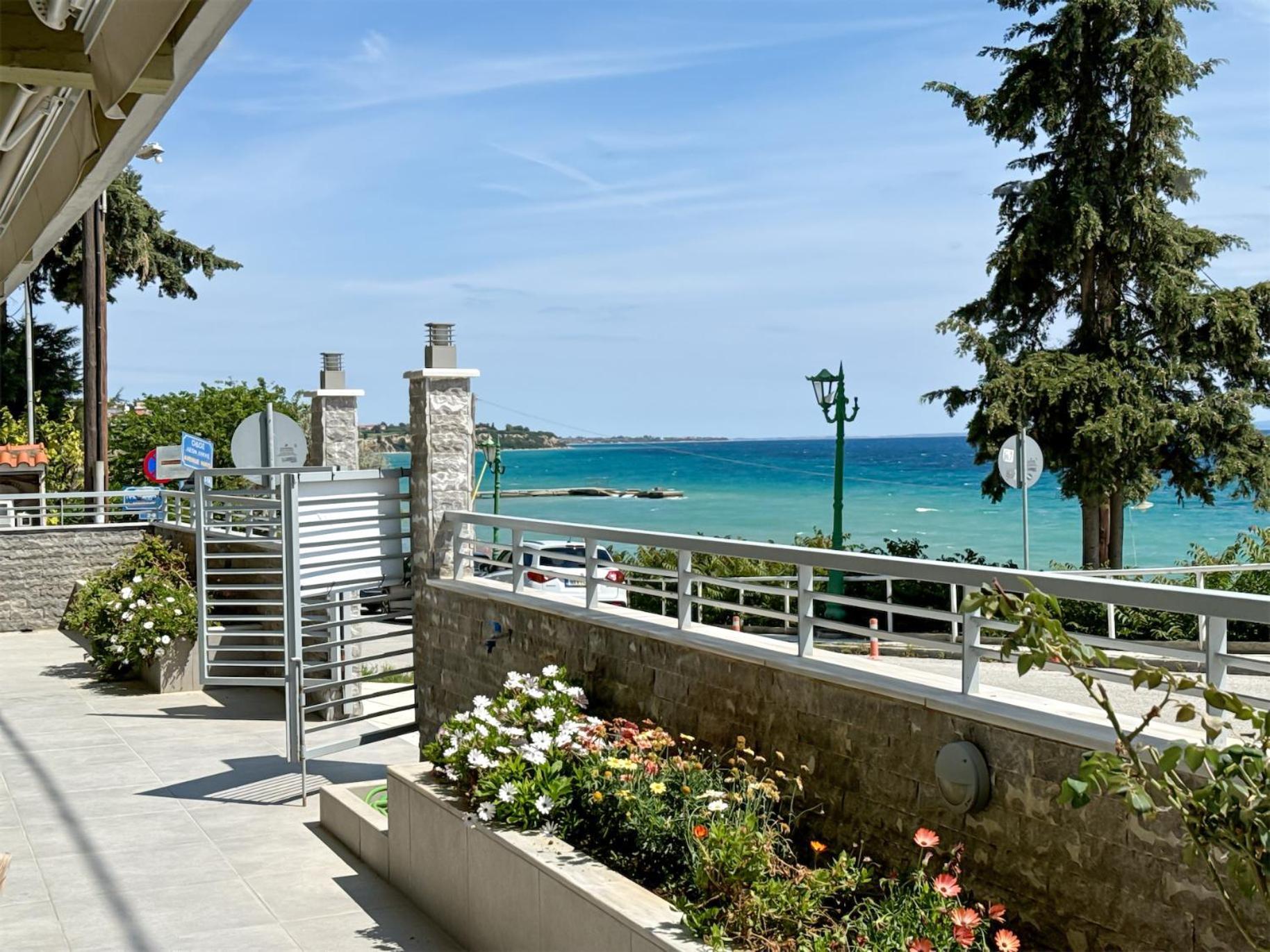 Blue Horizon 6 Apartment Nea Kallikrateia Exterior photo